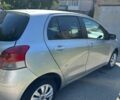 Серый Тойота Ярис, объемом двигателя 1 л и пробегом 115 тыс. км за 4200 $, фото 2 на Automoto.ua
