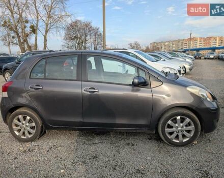 Серый Тойота Ярис, объемом двигателя 1.36 л и пробегом 250 тыс. км за 4950 $, фото 10 на Automoto.ua