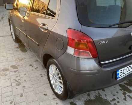 Серый Тойота Ярис, объемом двигателя 1.36 л и пробегом 199 тыс. км за 7000 $, фото 3 на Automoto.ua