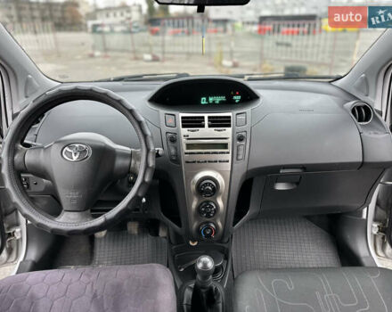 Серый Тойота Ярис, объемом двигателя 1 л и пробегом 212 тыс. км за 3750 $, фото 9 на Automoto.ua