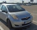 Серый Тойота Ярис, объемом двигателя 1.36 л и пробегом 201 тыс. км за 5800 $, фото 1 на Automoto.ua