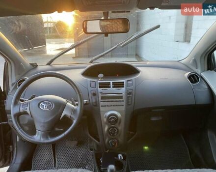 Серый Тойота Ярис, объемом двигателя 1.36 л и пробегом 199 тыс. км за 7000 $, фото 19 на Automoto.ua