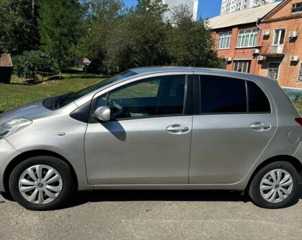 Серый Тойота Ярис, объемом двигателя 1 л и пробегом 115 тыс. км за 4200 $, фото 6 на Automoto.ua