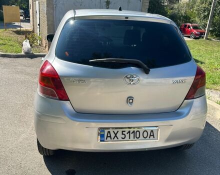 Серый Тойота Ярис, объемом двигателя 1 л и пробегом 115 тыс. км за 4200 $, фото 5 на Automoto.ua