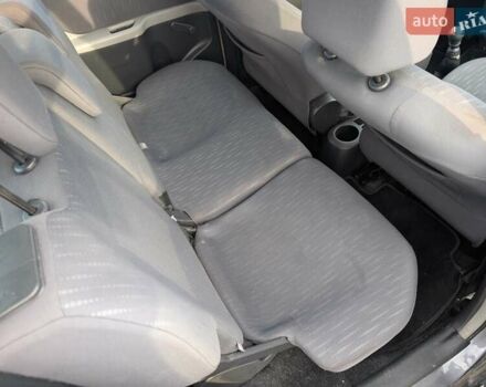 Серый Тойота Ярис, объемом двигателя 1.36 л и пробегом 250 тыс. км за 4950 $, фото 28 на Automoto.ua