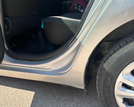 Серый Тойота Ярис, объемом двигателя 1 л и пробегом 115 тыс. км за 4200 $, фото 3 на Automoto.ua