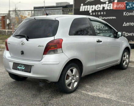 Серый Тойота Ярис, объемом двигателя 1 л и пробегом 212 тыс. км за 3750 $, фото 5 на Automoto.ua