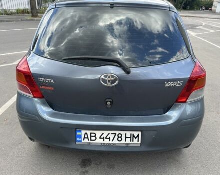 Серый Тойота Ярис, объемом двигателя 1 л и пробегом 200 тыс. км за 4600 $, фото 3 на Automoto.ua