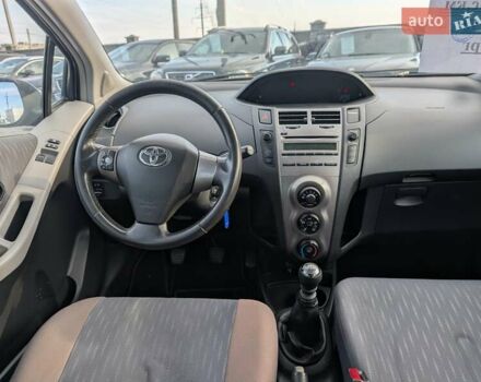 Серый Тойота Ярис, объемом двигателя 1.36 л и пробегом 250 тыс. км за 4950 $, фото 31 на Automoto.ua