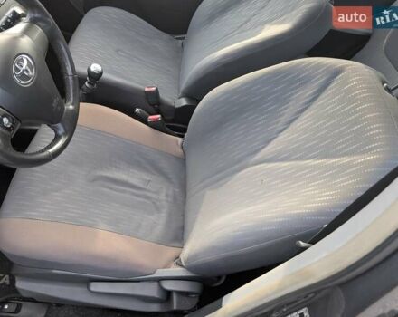 Серый Тойота Ярис, объемом двигателя 1.36 л и пробегом 250 тыс. км за 4950 $, фото 22 на Automoto.ua