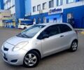 Серый Тойота Ярис, объемом двигателя 1 л и пробегом 210 тыс. км за 5000 $, фото 1 на Automoto.ua