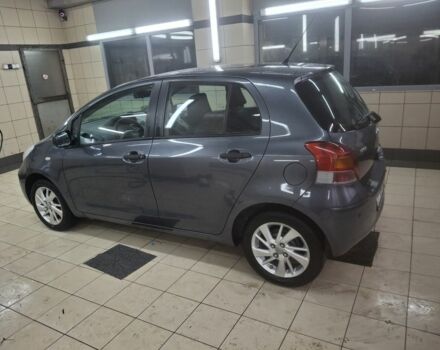 Серый Тойота Ярис, объемом двигателя 1 л и пробегом 201 тыс. км за 6000 $, фото 3 на Automoto.ua