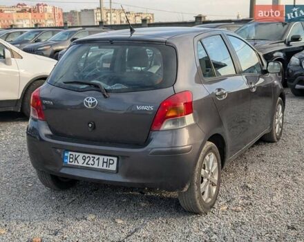 Серый Тойота Ярис, объемом двигателя 1.36 л и пробегом 250 тыс. км за 4950 $, фото 11 на Automoto.ua