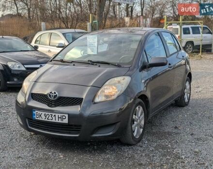 Серый Тойота Ярис, объемом двигателя 1.36 л и пробегом 250 тыс. км за 4950 $, фото 4 на Automoto.ua