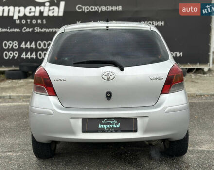 Серый Тойота Ярис, объемом двигателя 1 л и пробегом 212 тыс. км за 3750 $, фото 4 на Automoto.ua
