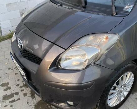 Серый Тойота Ярис, объемом двигателя 1.36 л и пробегом 199 тыс. км за 7000 $, фото 2 на Automoto.ua