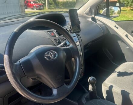 Серый Тойота Ярис, объемом двигателя 1 л и пробегом 115 тыс. км за 4200 $, фото 9 на Automoto.ua