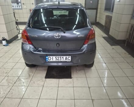 Серый Тойота Ярис, объемом двигателя 1 л и пробегом 201 тыс. км за 6000 $, фото 4 на Automoto.ua