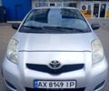 Серый Тойота Ярис, объемом двигателя 1 л и пробегом 210 тыс. км за 5000 $, фото 1 на Automoto.ua