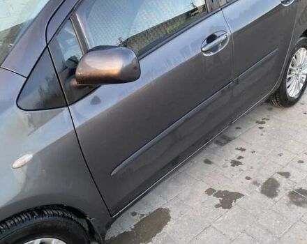 Серый Тойота Ярис, объемом двигателя 1.36 л и пробегом 199 тыс. км за 7000 $, фото 1 на Automoto.ua