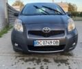 Серый Тойота Ярис, объемом двигателя 1.36 л и пробегом 195 тыс. км за 6200 $, фото 1 на Automoto.ua