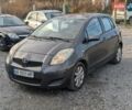 Серый Тойота Ярис, объемом двигателя 1.36 л и пробегом 250 тыс. км за 4950 $, фото 1 на Automoto.ua