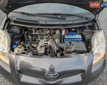 Серый Тойота Ярис, объемом двигателя 1.36 л и пробегом 250 тыс. км за 4950 $, фото 37 на Automoto.ua