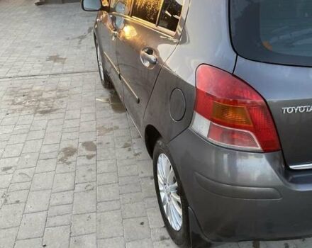Серый Тойота Ярис, объемом двигателя 1.36 л и пробегом 199 тыс. км за 7000 $, фото 14 на Automoto.ua