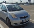 Серый Тойота Ярис, объемом двигателя 1.36 л и пробегом 201 тыс. км за 5800 $, фото 1 на Automoto.ua