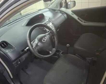 Серый Тойота Ярис, объемом двигателя 1 л и пробегом 201 тыс. км за 6000 $, фото 7 на Automoto.ua