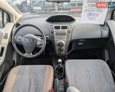 Серый Тойота Ярис, объемом двигателя 1.36 л и пробегом 250 тыс. км за 4950 $, фото 30 на Automoto.ua
