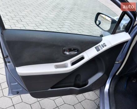 Серый Тойота Ярис, объемом двигателя 1 л и пробегом 166 тыс. км за 4400 $, фото 16 на Automoto.ua