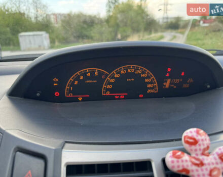 Серый Тойота Ярис, объемом двигателя 1.36 л и пробегом 230 тыс. км за 4900 $, фото 11 на Automoto.ua