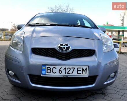 Серый Тойота Ярис, объемом двигателя 1 л и пробегом 166 тыс. км за 4400 $, фото 2 на Automoto.ua
