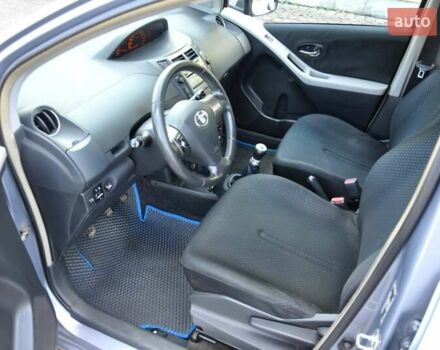 Серый Тойота Ярис, объемом двигателя 1 л и пробегом 166 тыс. км за 4400 $, фото 15 на Automoto.ua