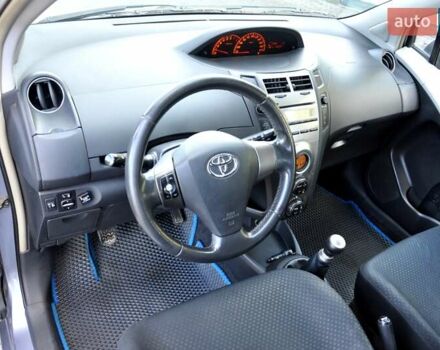 Серый Тойота Ярис, объемом двигателя 1 л и пробегом 166 тыс. км за 4400 $, фото 17 на Automoto.ua