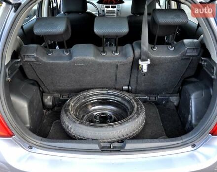 Серый Тойота Ярис, объемом двигателя 1 л и пробегом 166 тыс. км за 4400 $, фото 23 на Automoto.ua
