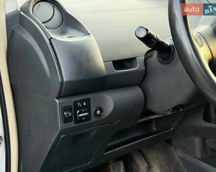 Серый Тойота Ярис, объемом двигателя 1 л и пробегом 230 тыс. км за 2999 $, фото 47 на Automoto.ua