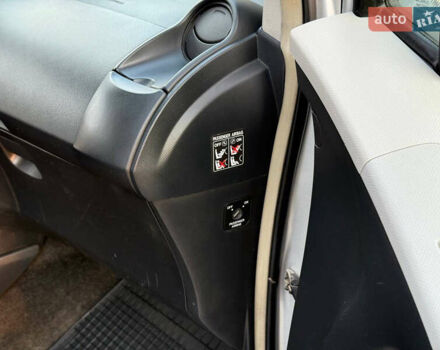 Серый Тойота Ярис, объемом двигателя 1 л и пробегом 230 тыс. км за 2999 $, фото 72 на Automoto.ua