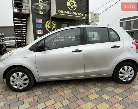 Серый Тойота Ярис, объемом двигателя 1 л и пробегом 230 тыс. км за 3450 $, фото 3 на Automoto.ua
