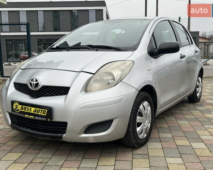Серый Тойота Ярис, объемом двигателя 1 л и пробегом 230 тыс. км за 3450 $, фото 2 на Automoto.ua