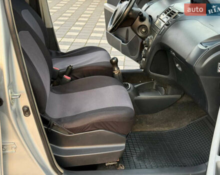 Серый Тойота Ярис, объемом двигателя 1 л и пробегом 230 тыс. км за 2999 $, фото 71 на Automoto.ua