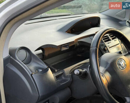 Серый Тойота Ярис, объемом двигателя 1 л и пробегом 230 тыс. км за 2999 $, фото 48 на Automoto.ua