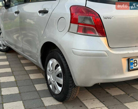 Серый Тойота Ярис, объемом двигателя 1 л и пробегом 230 тыс. км за 2999 $, фото 54 на Automoto.ua