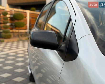 Серый Тойота Ярис, объемом двигателя 1 л и пробегом 230 тыс. км за 2999 $, фото 14 на Automoto.ua