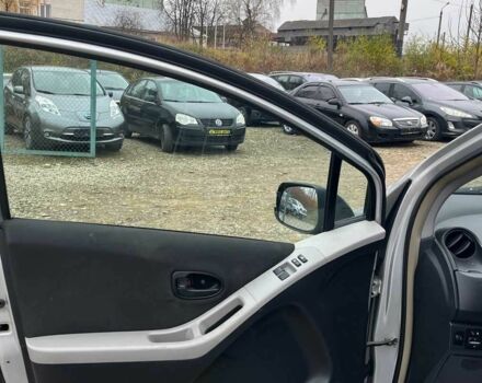 Серый Тойота Ярис, объемом двигателя 1 л и пробегом 230 тыс. км за 3450 $, фото 14 на Automoto.ua