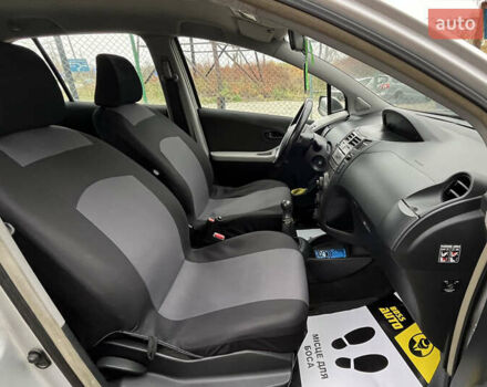 Серый Тойота Ярис, объемом двигателя 1 л и пробегом 230 тыс. км за 3450 $, фото 19 на Automoto.ua