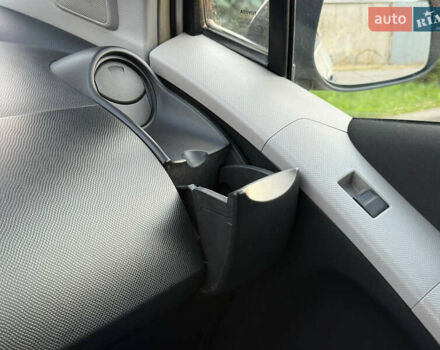 Серый Тойота Ярис, объемом двигателя 1 л и пробегом 230 тыс. км за 2999 $, фото 67 на Automoto.ua