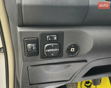 Серый Тойота Ярис, объемом двигателя 1 л и пробегом 230 тыс. км за 3450 $, фото 12 на Automoto.ua