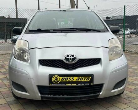 Серый Тойота Ярис, объемом двигателя 1 л и пробегом 230 тыс. км за 3450 $, фото 1 на Automoto.ua